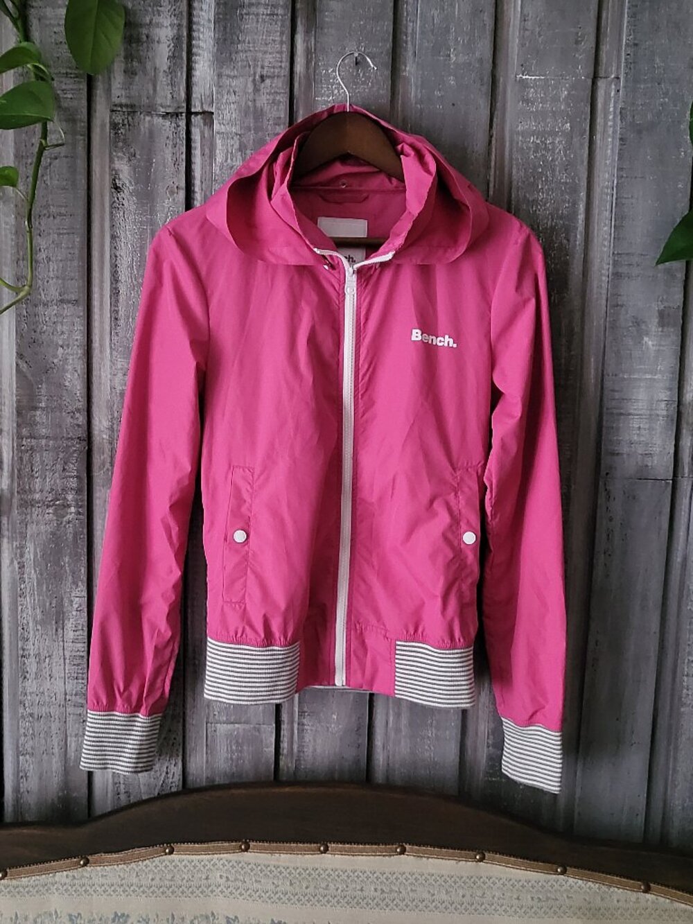 Bench Pink Hooded Windbreaker Jacket Striped Cuffs Y2K Streetwear